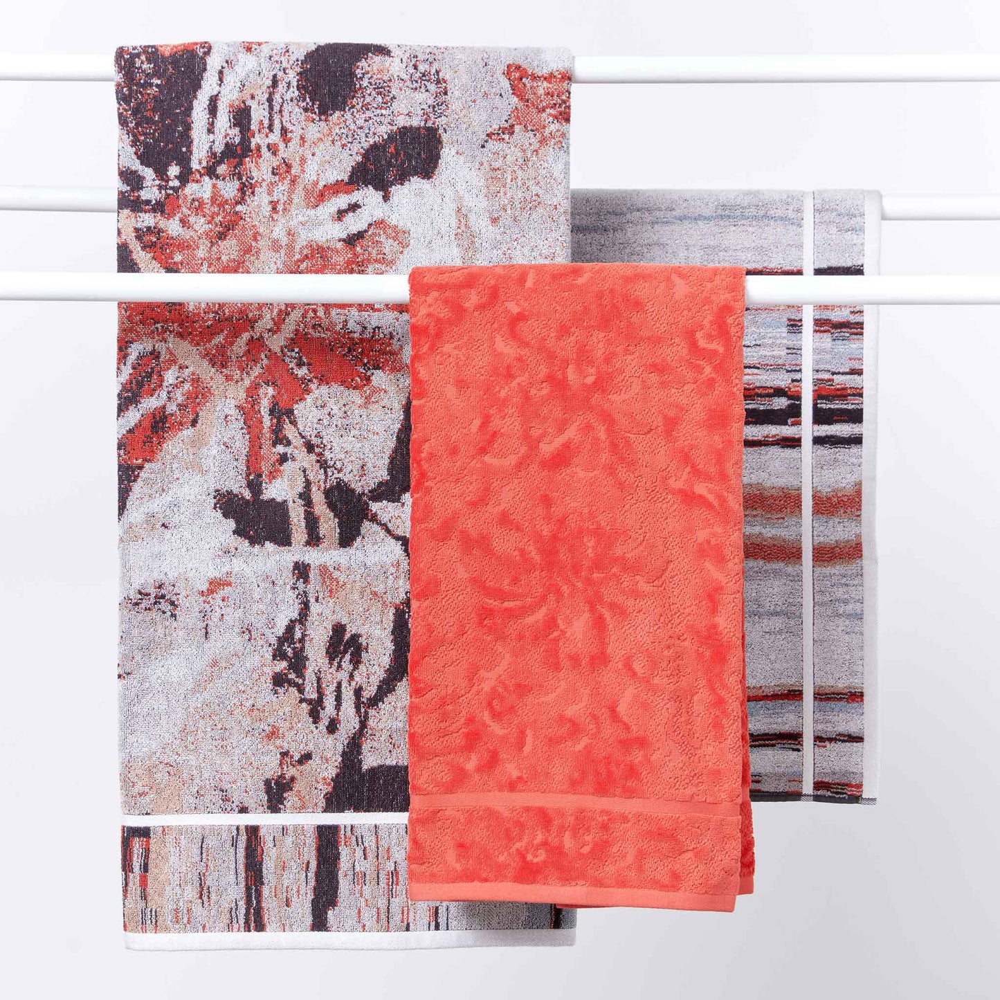 Shadows towel in Coral